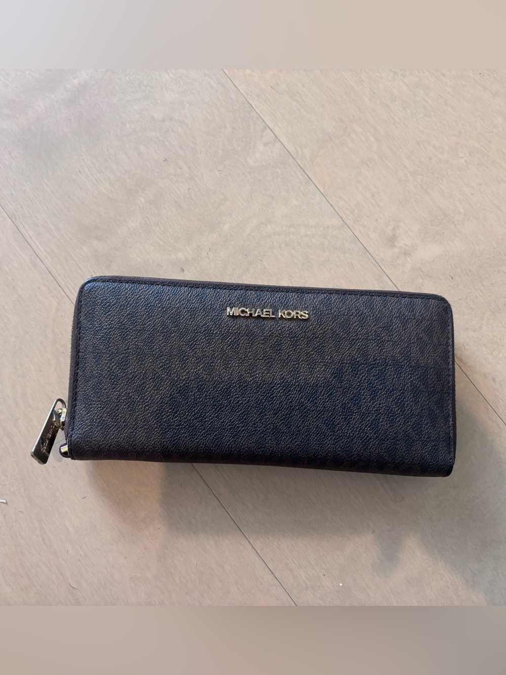 Michael Kors Men's Black Leather Zip-Around Wallet with Gold Logo - Picture 1 of 3